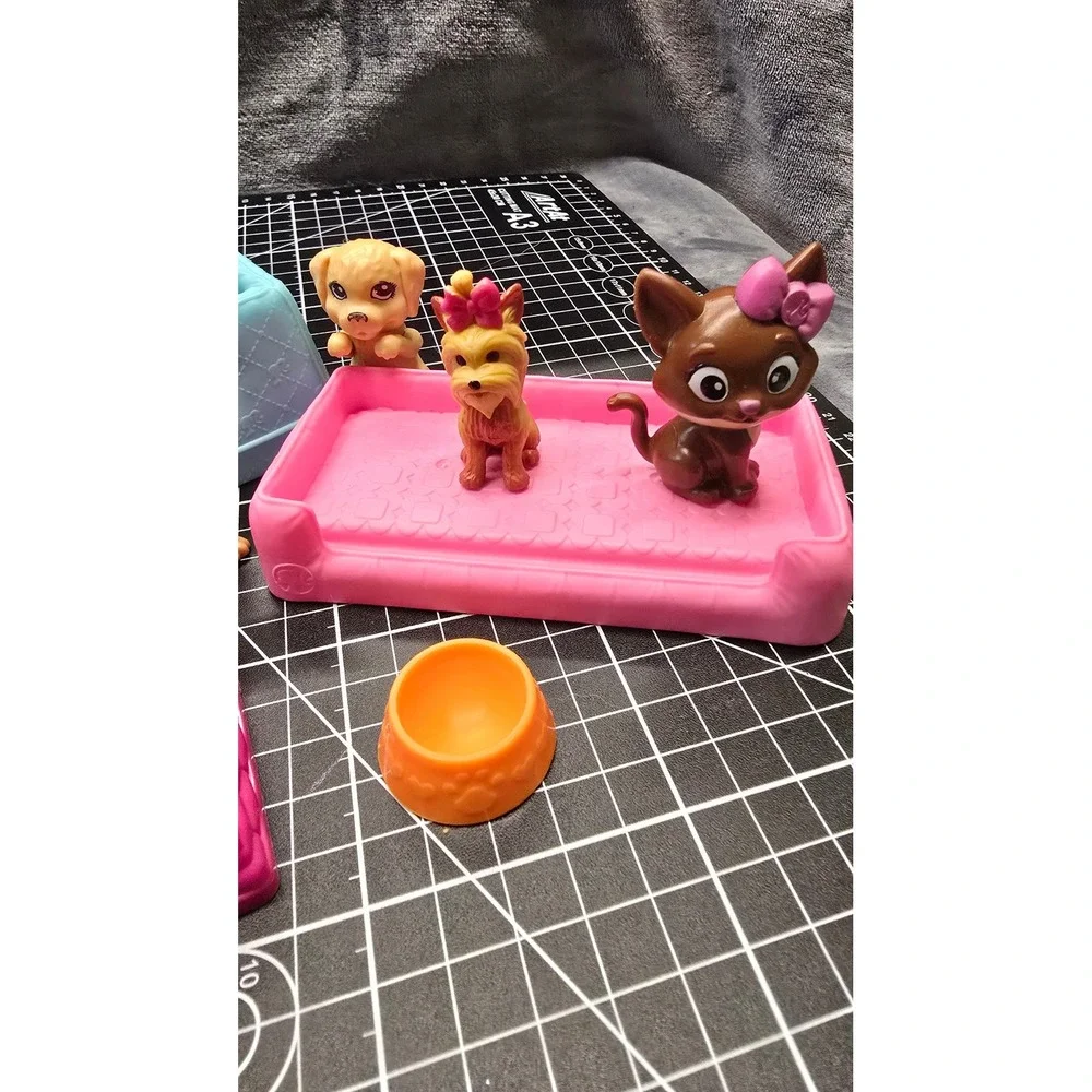 Barbie Pet Puppy Kitty Figure Lot 11 Animals Beds Waterer Bowls Play Set